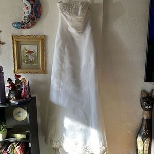Michaelangelo Size 8 Strapless Wedding Dress chapel Train wedding dress Beaded t